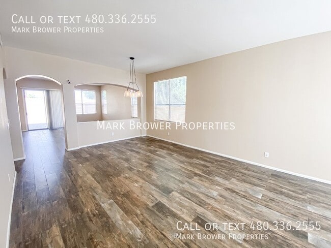 Building Photo - 3918 E Juanita Ave