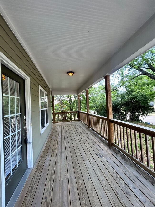 Building Photo - Nestled between Southside & St. Elmo - 3 beds, 2 baths, hardwood throughout, next to Harrison Joh...