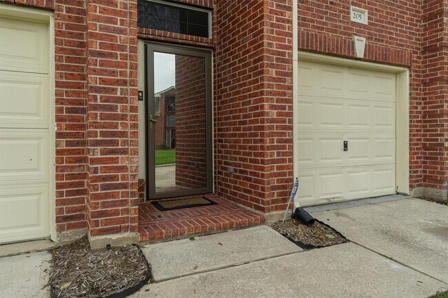 Building Photo - 1408 S Friendswood Dr
