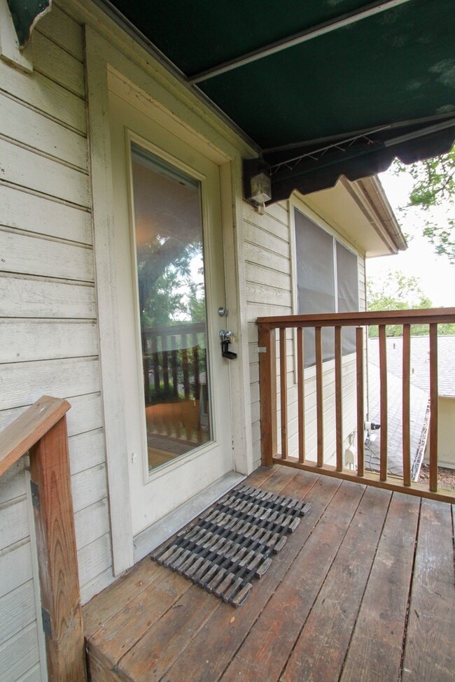 Building Photo - North Austin Garage Apartment Near Spicewo...