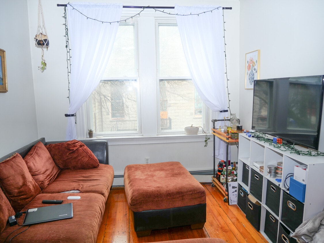 Photo - 237 W 3rd St (Boston, MA)