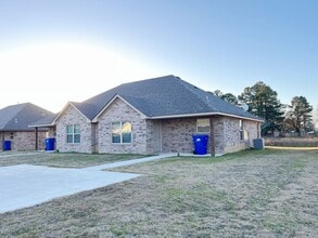 Building Photo - 60 Pne Rdg Ln