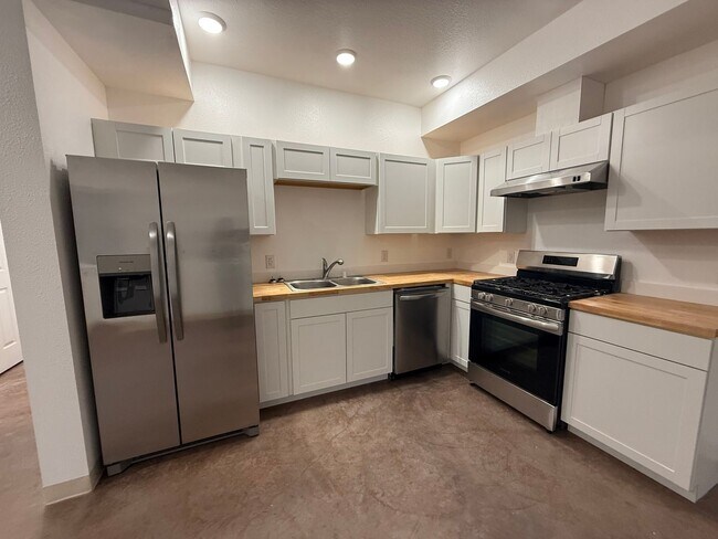 Foto del edificio - 413 E 8th Ave