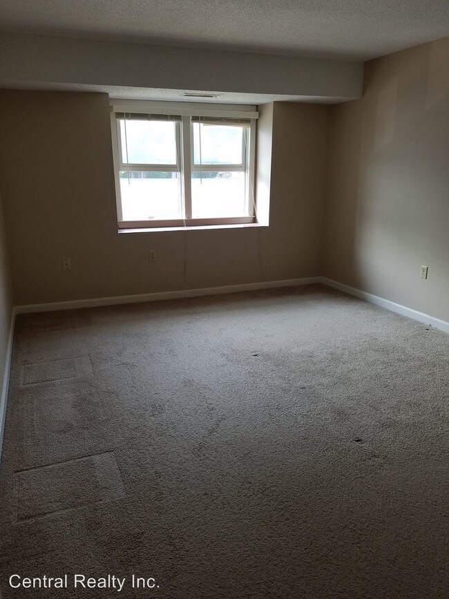 Building Photo - 1 br, 1 bath House - 3 Roedean Dr #206