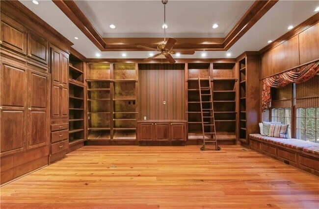 Foto del edificio - 430 W Wesley Rd NW