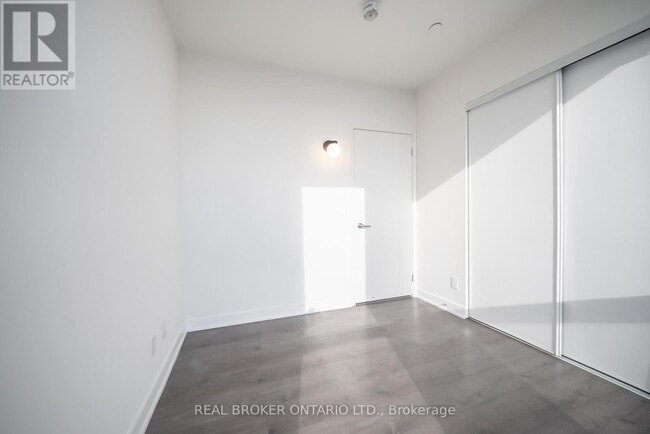 Building Photo - 2 Sonic Way