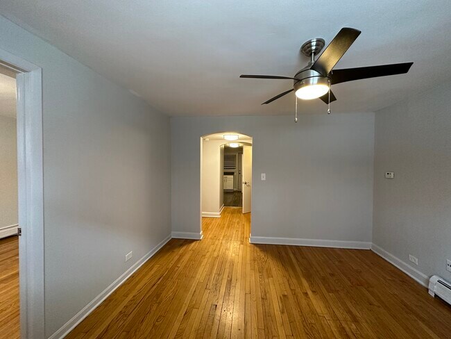 Foto del edificio - 2538 N California Ave