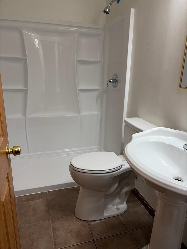 Foto del edificio - 827 Garlow Blvd