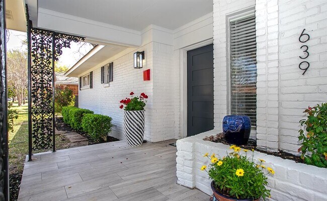 Building Photo - 639 Devonshire Dr