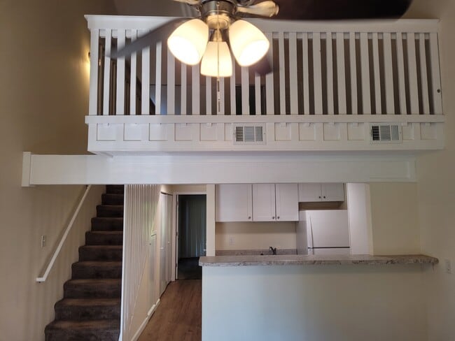 Building Photo - 1001 Village Circle Dr
