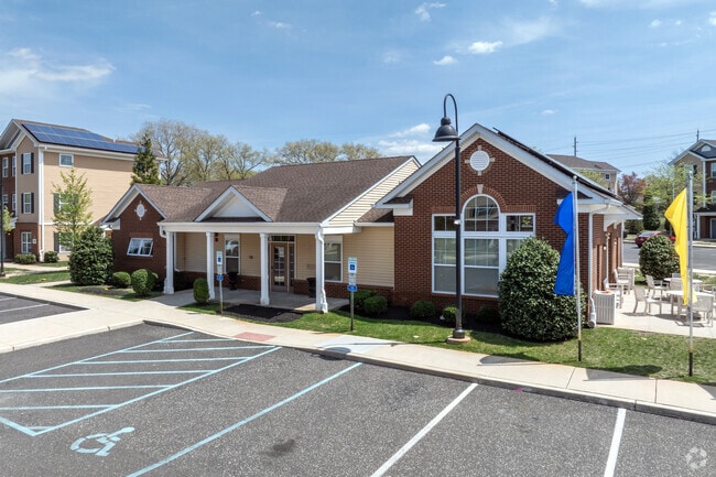 Oficina de arrendamiento - Riverfront Village at Pennsauken