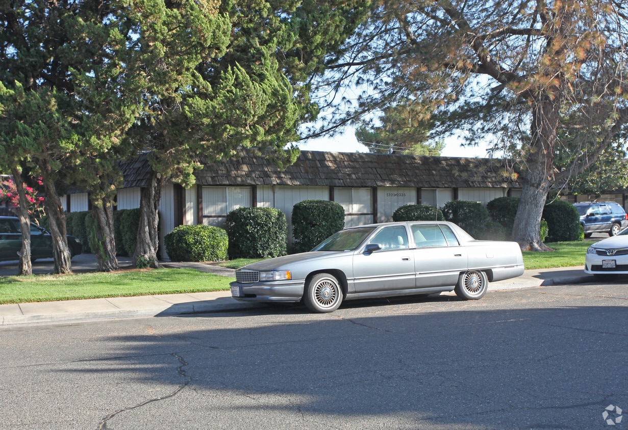 Primary Photo - Redwood Apartments