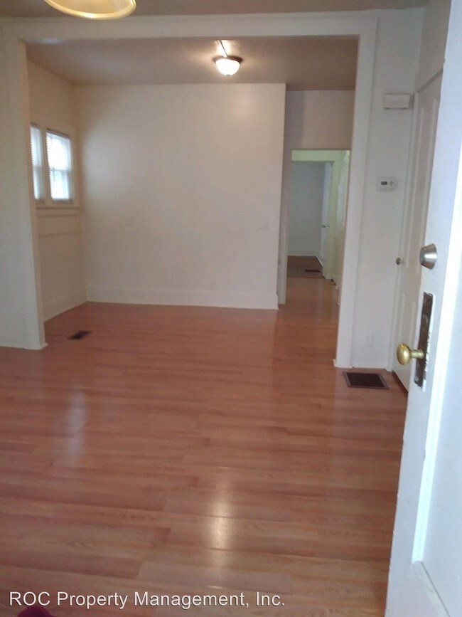 Building Photo - 115 Barton St