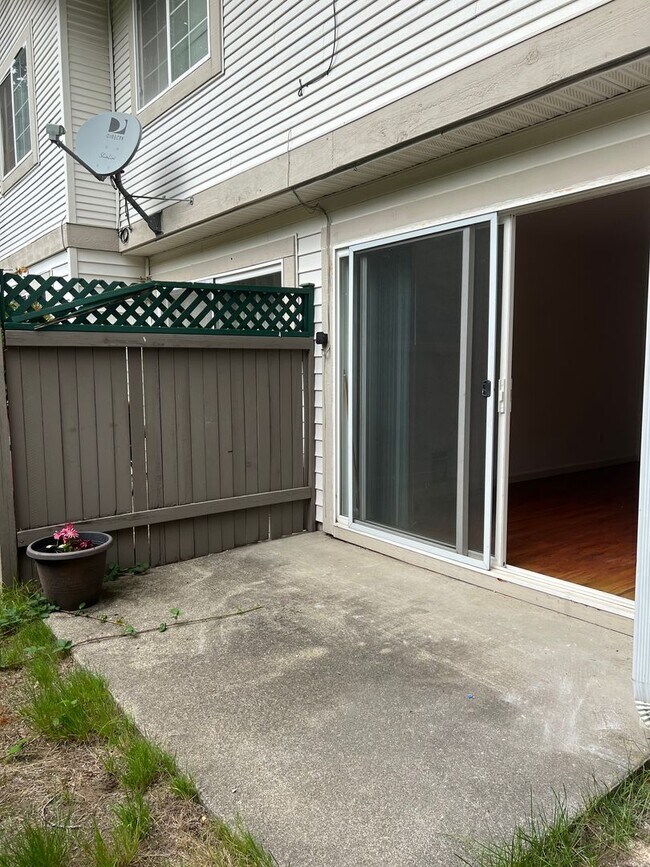 Building Photo - Kent townhome for rent!