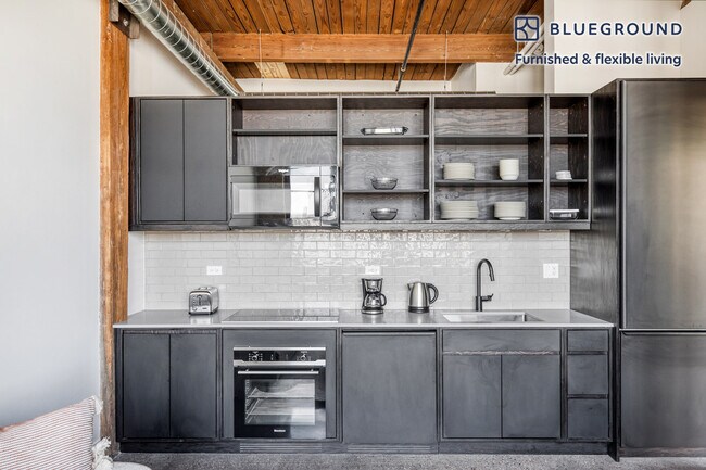 Foto del edificio - 2061 N Southport Ave