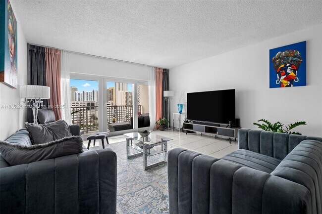 Foto del edificio - 300 Bayview Dr