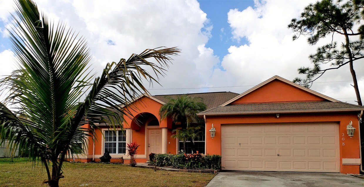 Foto principal - 208 SW N Quick Circle