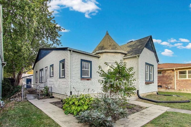 Photo - 5244 E 10th St House