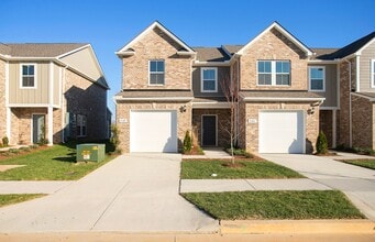 Building Photo - 7121 Mapleside Ln