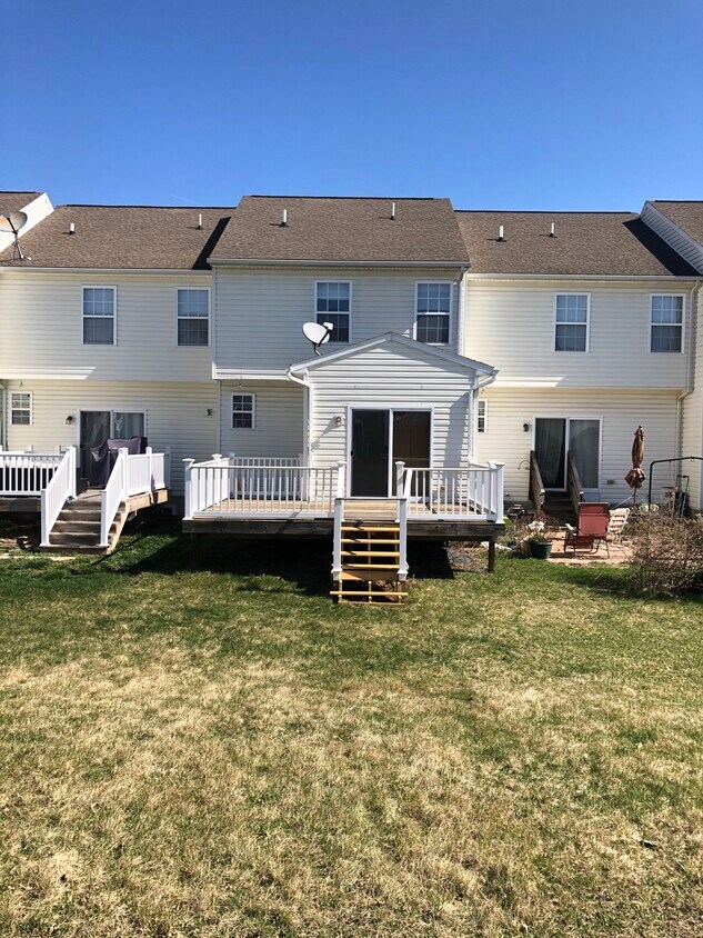 Building Photo - 322 Mesa Ln