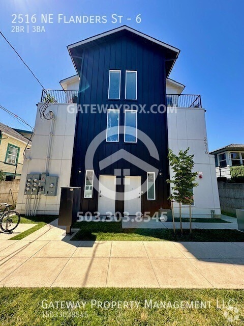 Building Photo - 2516 NE Flanders St