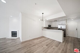 Building Photo - 2335 S Bentley Ave