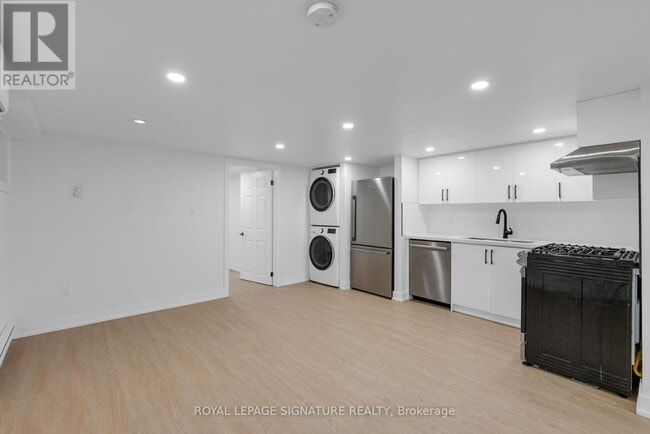 Building Photo - 179 Beatrice St