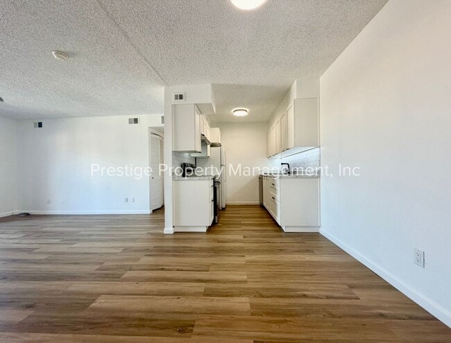 Building Photo - FULLY Remodeled and Cute NorthWest Condo With Everything You Need!!!