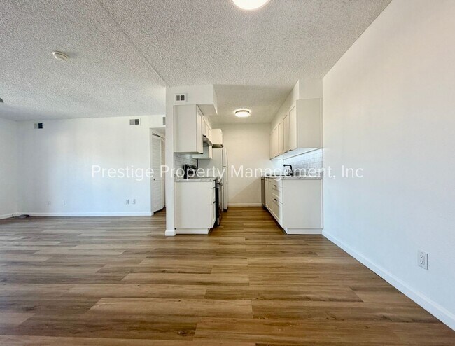 Foto del edificio - FULLY Remodeled and Cute NorthWest Condo With Everything You Need!!!