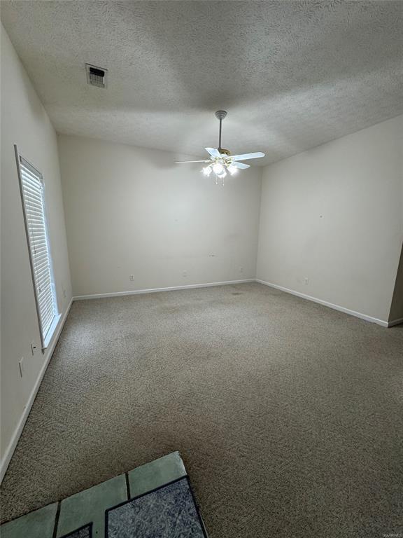 Foto del edificio - 33 JamesTown Loop