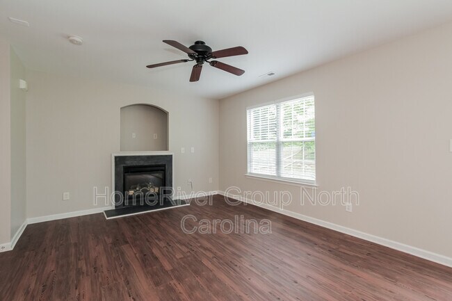 Foto del edificio - 5018 Elizabeth Rd