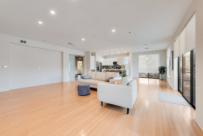 Foto del edificio - 4111 Gilbert Ave