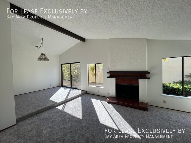 Building Photo - Spacious 3BR/2.5BA home in Redwood Shores ...