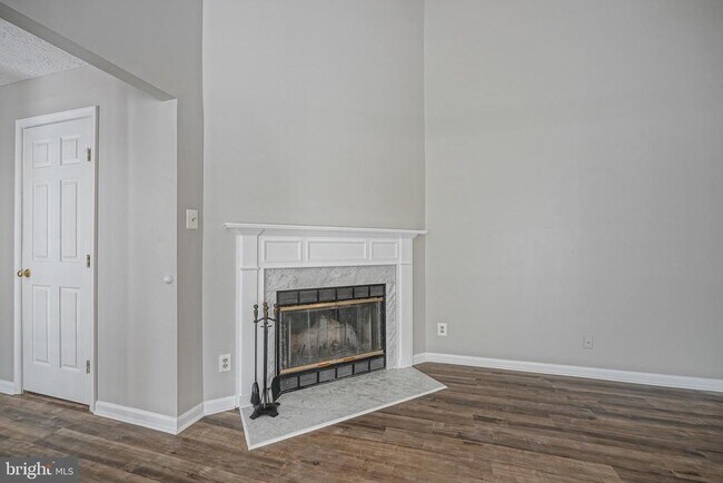 Building Photo - 95 Eldon Way