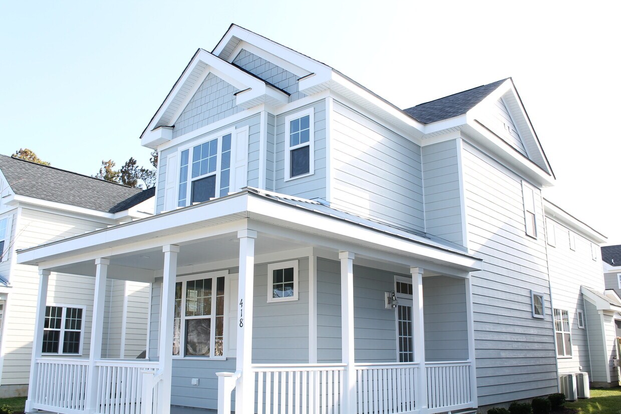 Foto principal - BEAUTIFUL 4BR/3.5BA Custom Home with Grani...