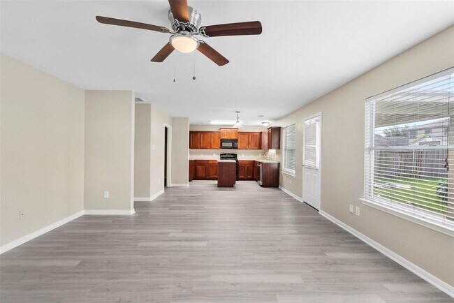 Building Photo - 2423 Pinpoint Dr