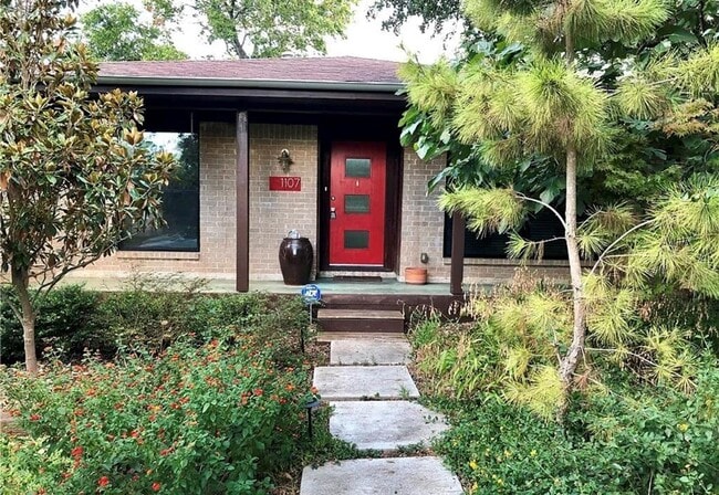 Building Photo - 1107 N Bend Dr