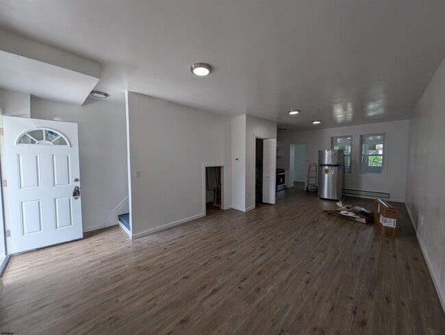 Building Photo - 1009 N Michigan Ave