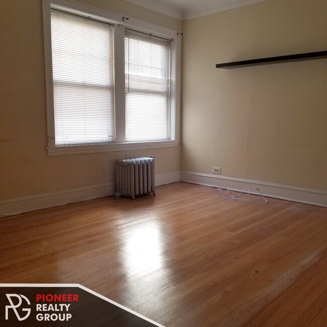 Foto del edificio - 925 Hinman Ave