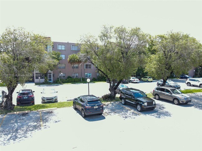 Foto del edificio - 8405 NW 8th St