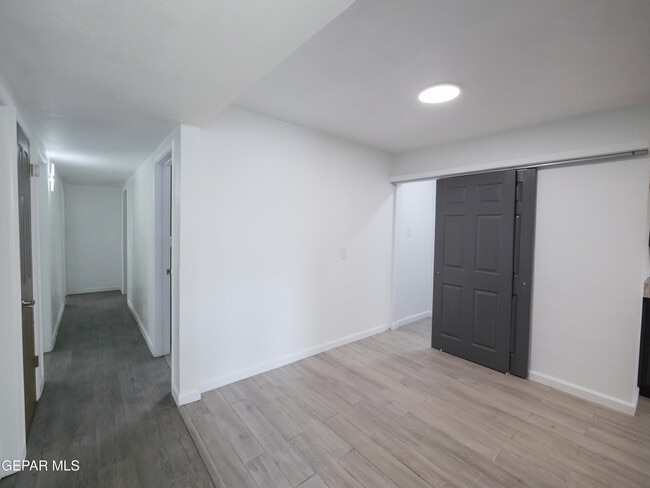 Building Photo - 339 Medina St