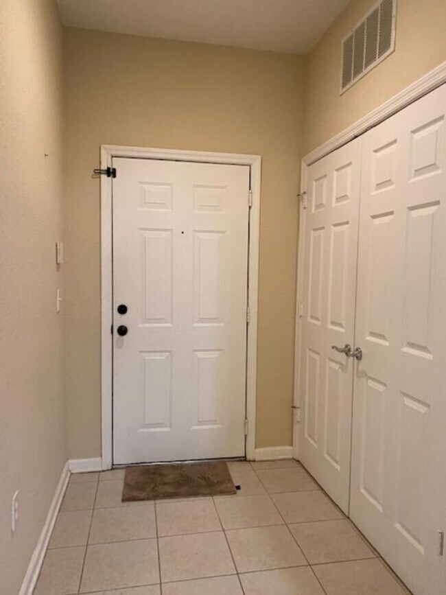 Foto del edificio - Spacious 3/2 Condo with Pond View!