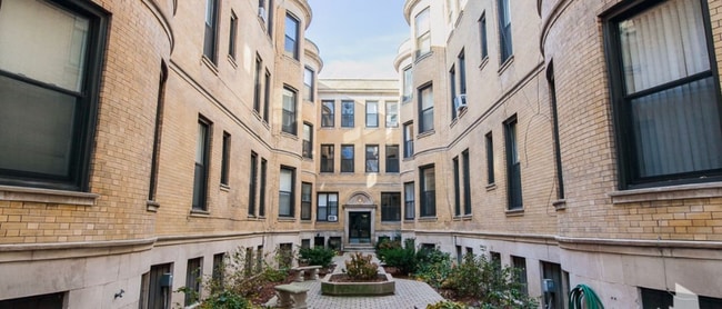 Building Photo - 1218 N Dearborn St