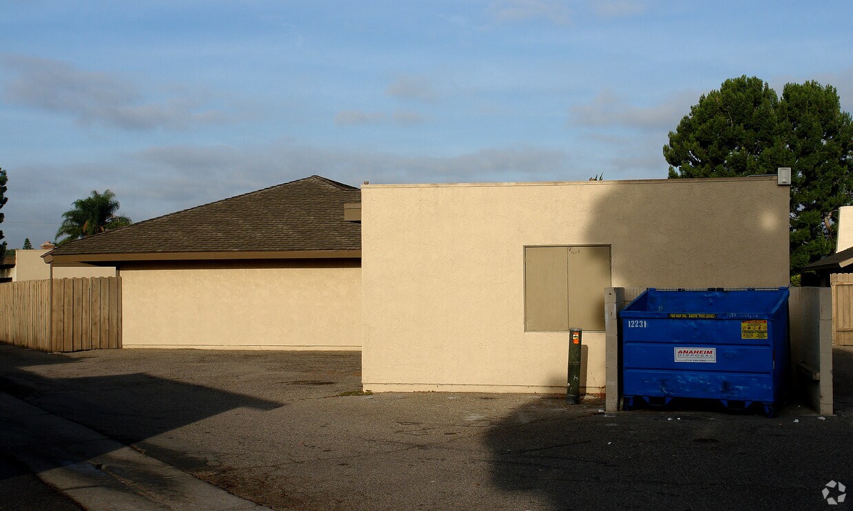 Building Photo - 1658 W Cindy Ln