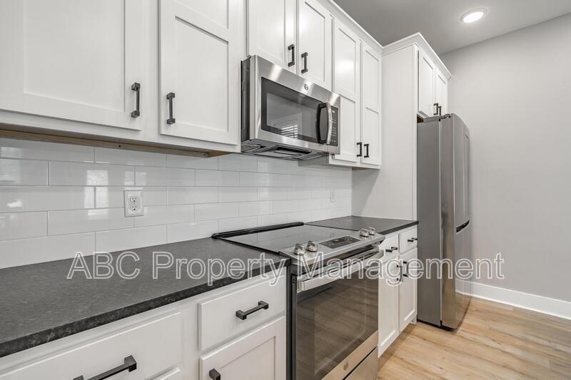Photo - 608 West Maple Street