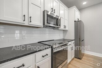 Building Photo - 608 W Maple St