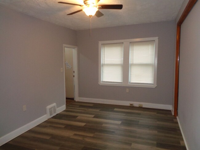 Building Photo - 3826 Fairhaven Ave