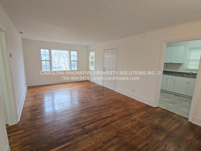 Foto del edificio - 2711 Beech Nut Rd