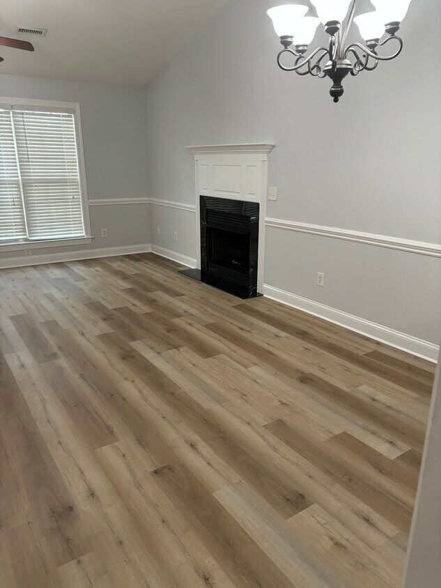 Foto del edificio - 2049 Briarwood Dr