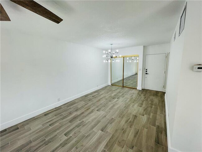 Building Photo - 3111 Oakland Shores Dr